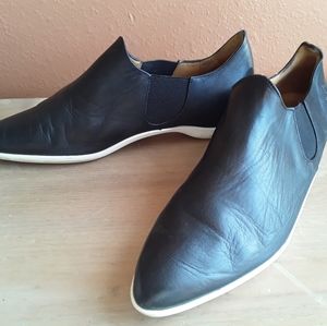 JOHN FLUEVOG black leather low ankle boots 9